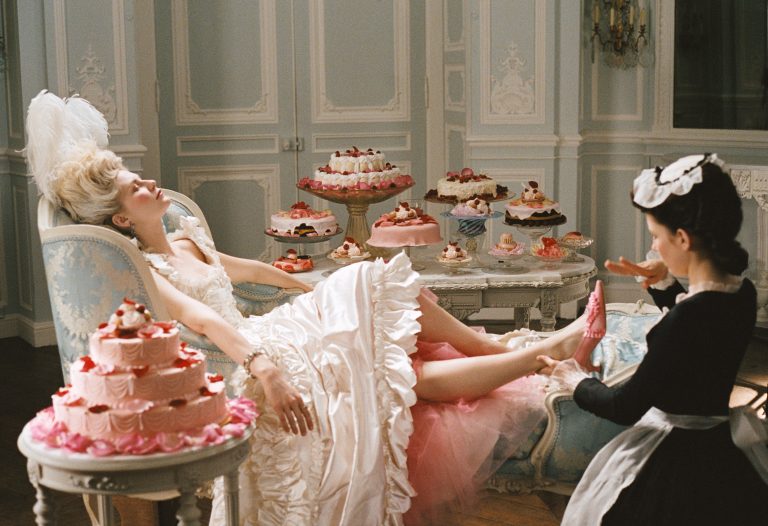 Lire la suite à propos de l’article Marie-Antoinette, biographie fictive de la reine putain